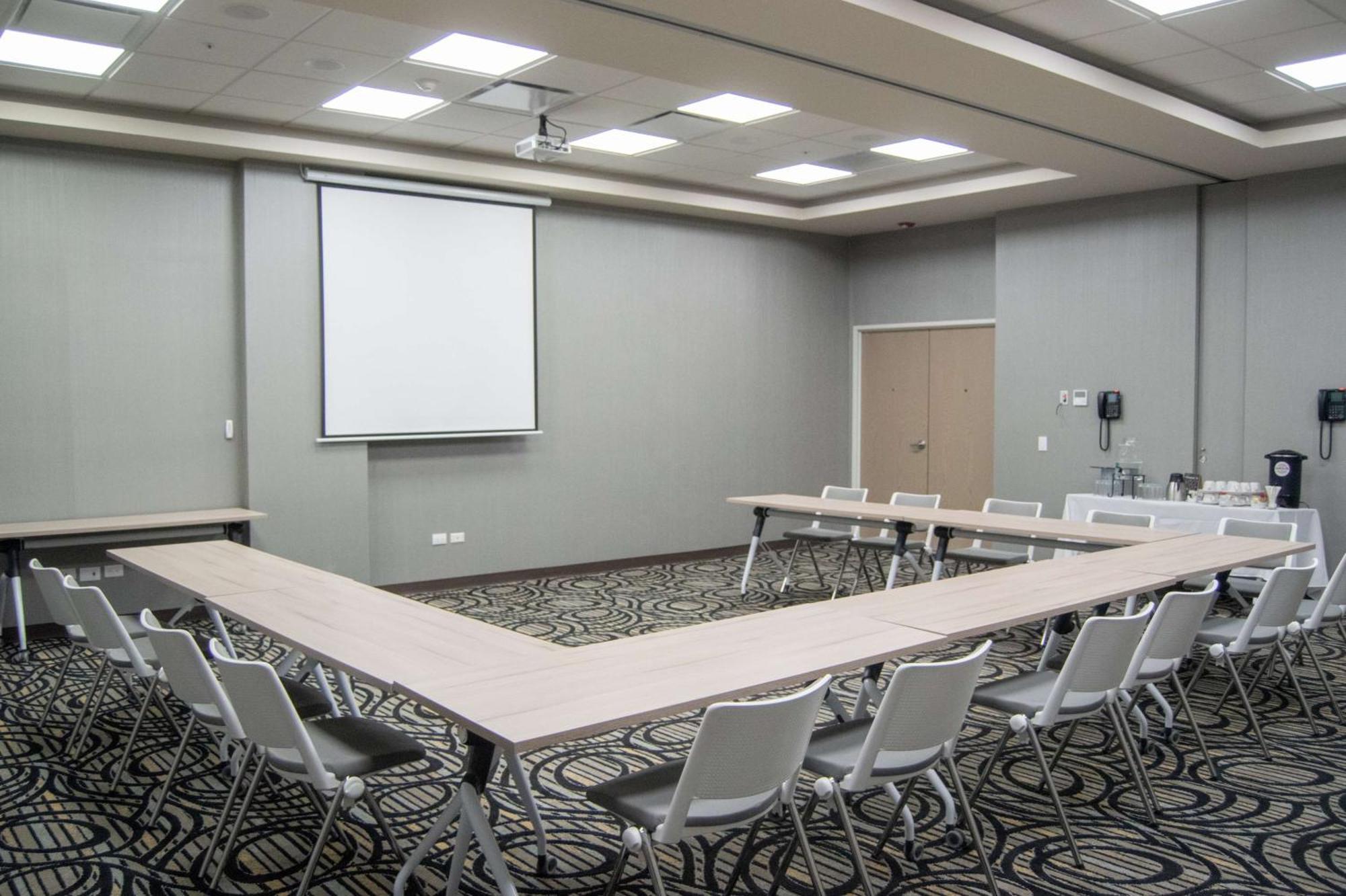 Hilton Garden Poliforum Hotel 3*